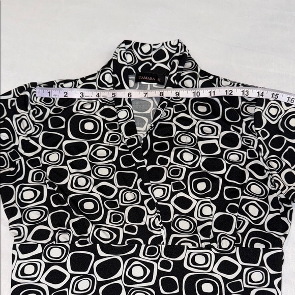 Tamara H. Black White Fitted Short Sleeve Blouse with Cross Body Neckline Women - Picture 6 of 10